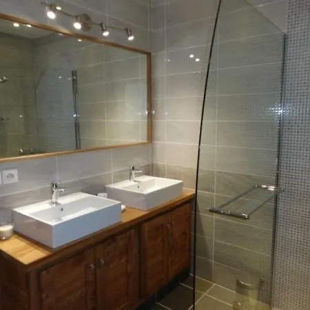 בית נופש House L'etang De Laval *
